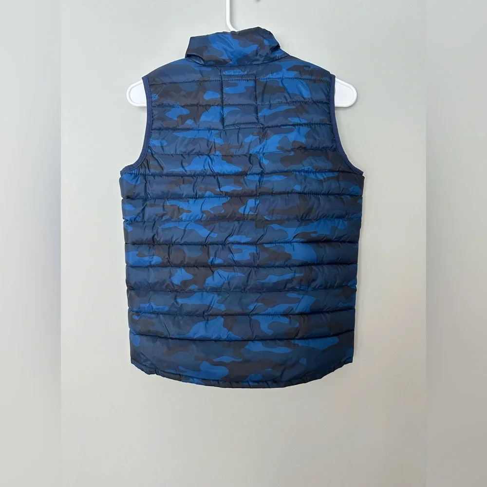 Gap Kids Upcycled Lightweight Puffer Vest with Primaloft Size Medium Navy Camo